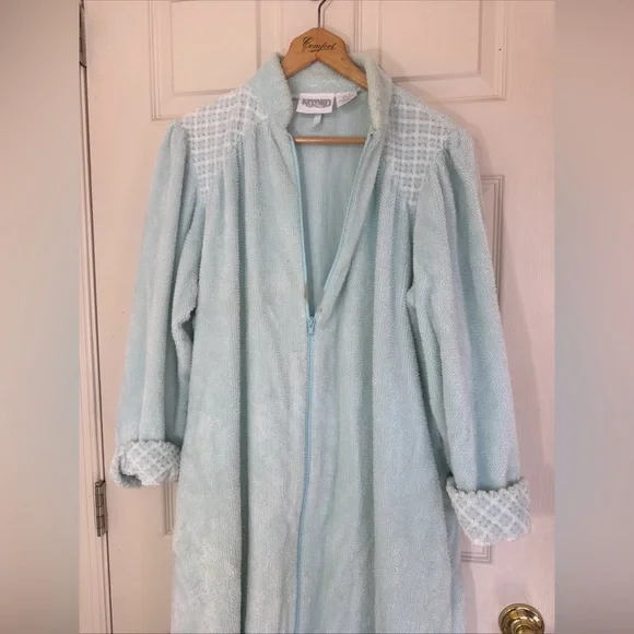 Women’s Full Zipper Sleepwear Size Medium Light Blue Winter/ Summer Robe - Picture 2 of 6